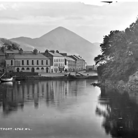 Apartment Surveyors House Apt, Westport, Lovely 2 Bed 2 Bath Westport