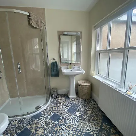 Surveyors House Apt, Westport, Lovely 2 Bed 2 Bath *