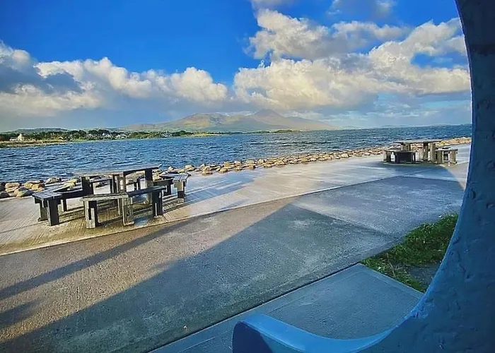 Surveyors House Apt, Westport, Lovely 2 Bed 2 Bath * Westport