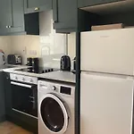 شقة Surveyors House Apt, Westport, Lovely 2 Bed 2 Bath *