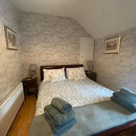 Surveyors House Apt, Westport, Lovely 2 Bed 2 Bath * ווסטפורט